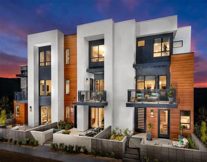 Can a non US citizen own a house?