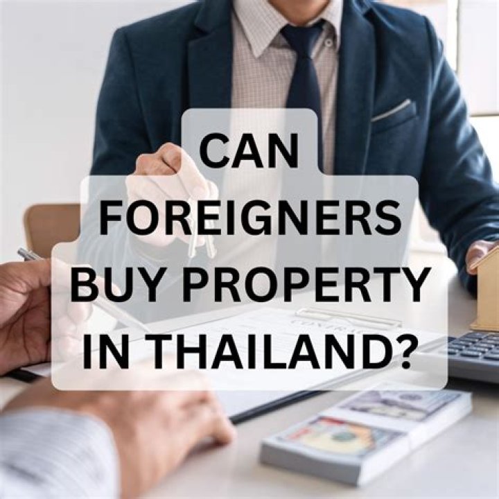 Can foreigners buy land in the Bahamas?