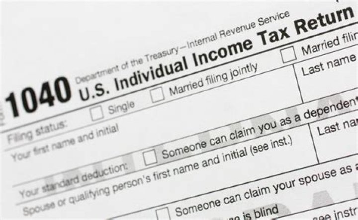 Do you get a bigger tax refund if you claim 1 or 0?