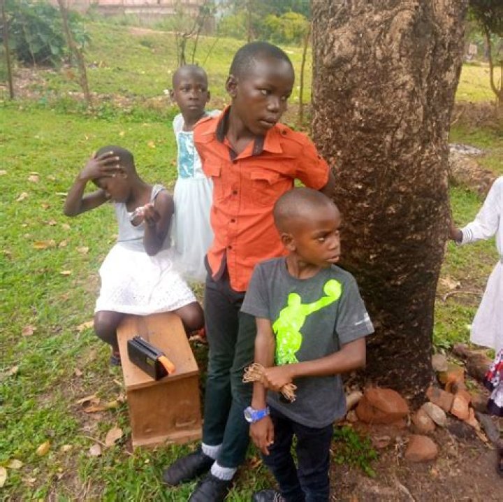 How does having a single mother affect a child?