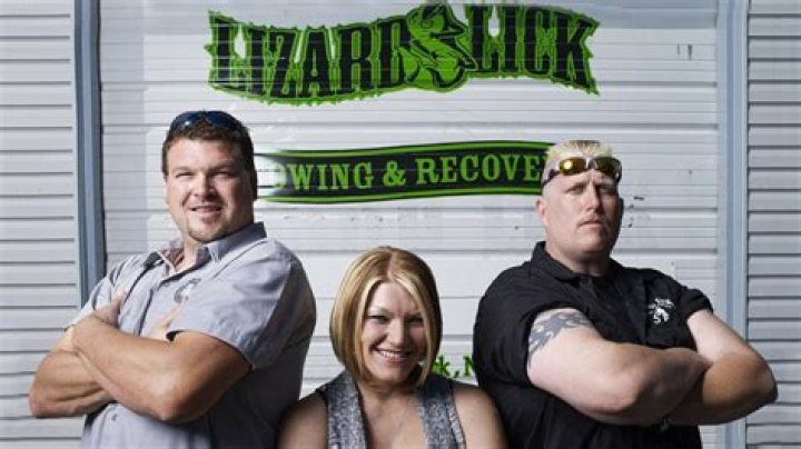 How many seasons of Lizard Lick Towing is there?