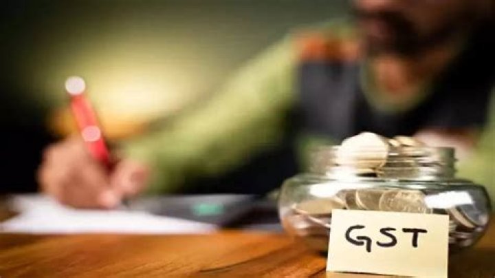 How much do you have to earn to pay GST in Australia?