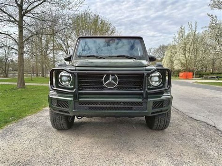 How much is it to lease a Mercedes g550?
