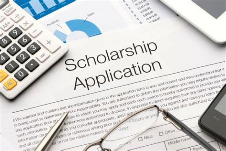 Is scholarship considered income CRA?