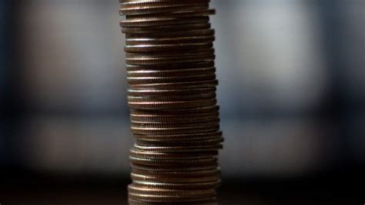 What is a de facto entitled to when separated?