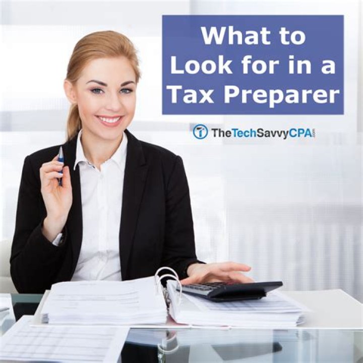 What is a tax preparer what does a tax preparer do?