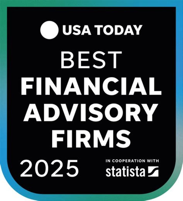 What roles are there in a financial advisory firm?