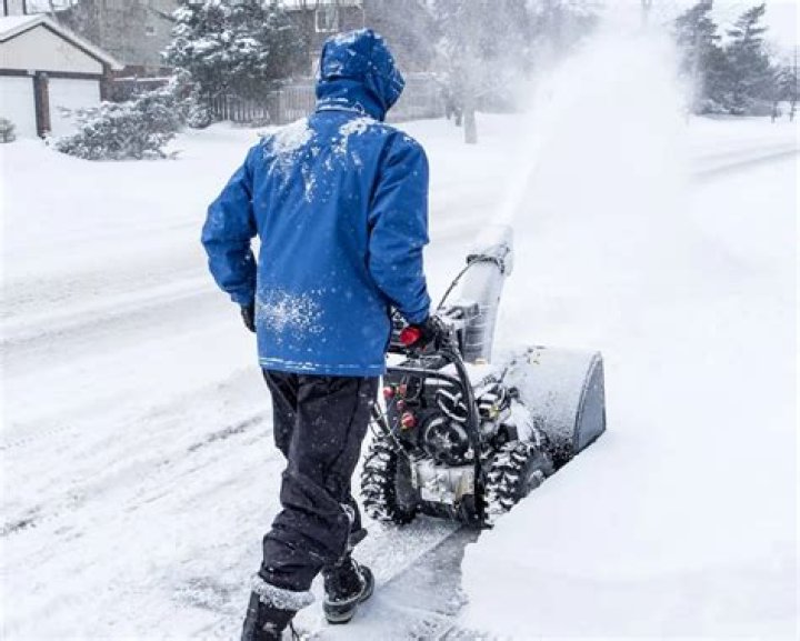 Who is responsible for snow removal at a rental property CT?